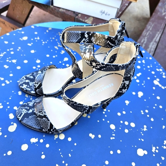 Kenneth Cole New York Brooke Cross Sandal Women's Size 9M - Picture 12 of 16